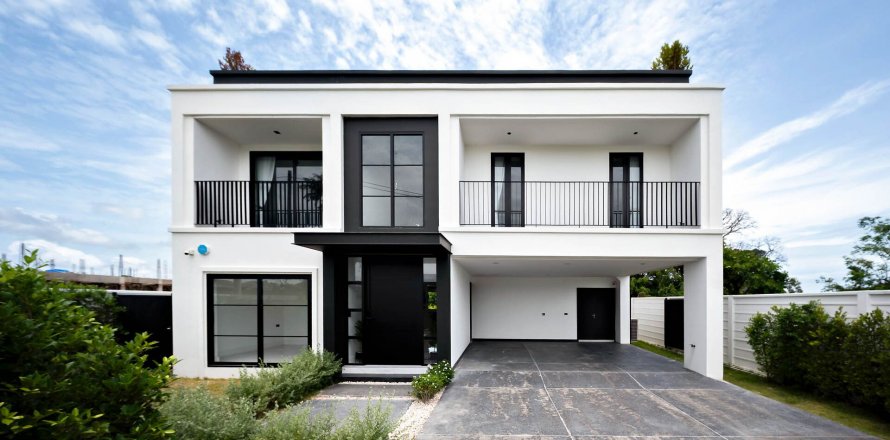 House in Pattaya, Thailand 6 bedrooms № 142794