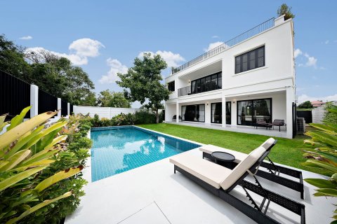 House in Pattaya, Thailand 6 bedrooms № 142794 - photo 2