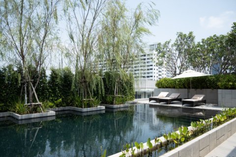 Condo in Bangkok, Thailand, 3 bedrooms  № 180945 - photo 17