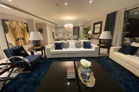 Condo in Bangkok, Thailand, 3 bedrooms  № 180945 - photo 2