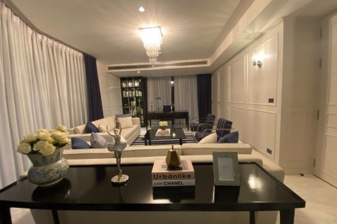 Condo in Bangkok, Thailand, 3 bedrooms  № 180945 - photo 4