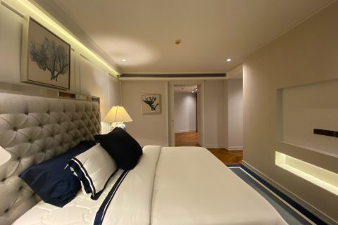 Condo in Bangkok, Thailand, 3 bedrooms  № 180945 - photo 9