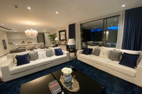 Condo à Bangkok, Thaïlande, 3 chambres  № 180945