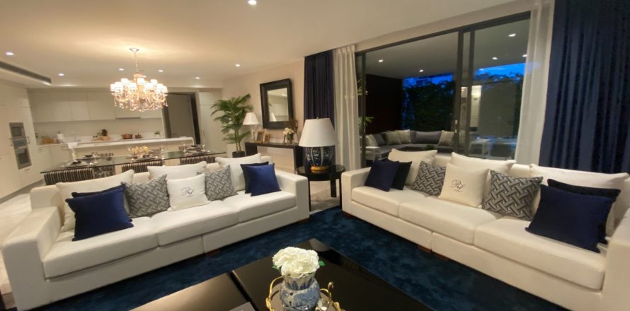 Condo in Bangkok, Thailand, 3 bedrooms  № 180945
