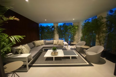 Condo in Bangkok, Thailand, 3 bedrooms  № 180945 - photo 7