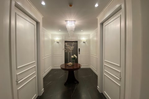 Condo in Bangkok, Thailand, 3 bedrooms  № 180945 - photo 16