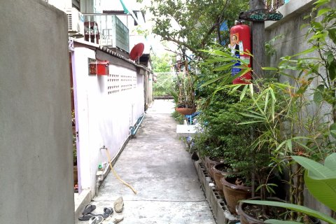 Land in Bangkok, Thailand 604 sq.m. № 149023 - photo 8