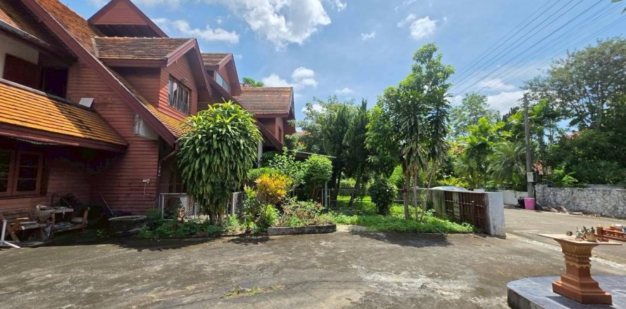 House in Hang Dong, Thailand 5 bedrooms № 158399