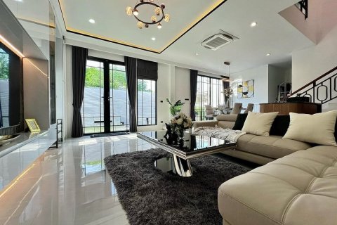 House in Pattaya, Thailand 3 bedrooms № 145669 - photo 2