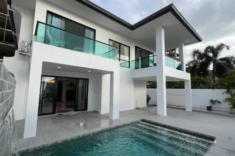 House in Pattaya, Thailand 5 bedrooms № 155668 - photo 2