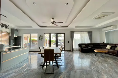 Villa à Pattaya, Thaïlande 4 chambres № 155672 - photo 15