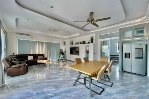 Villa à Pattaya, Thaïlande 4 chambres № 155672 - photo 14