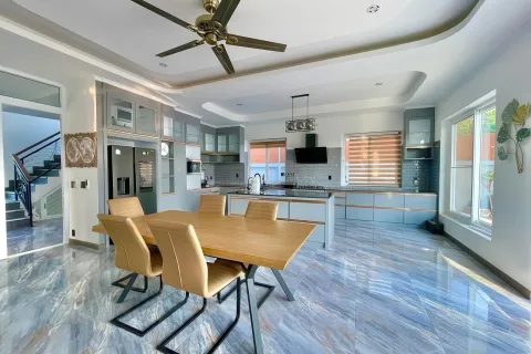 Villa à Pattaya, Thaïlande 4 chambres № 155672 - photo 16