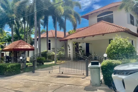 Villa à Pattaya, Thaïlande 5 chambres № 155669 - photo 1