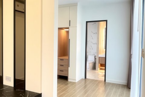 House in Pattaya, Thailand 5 bedrooms № 155667