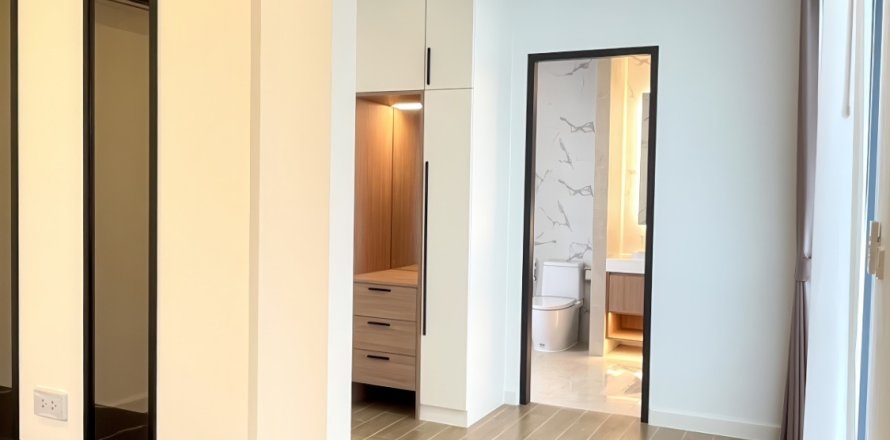 Дом в Паттайе, Таиланд с 6 комнатами  № 155667