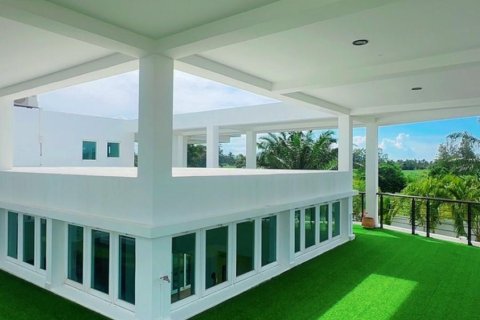 Villa in Pattaya, Thailand 4 bedrooms № 155670 - photo 19