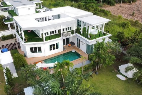 Villa in Pattaya, Thailand 4 bedrooms № 155670 - photo 1