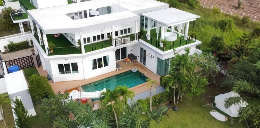 Villa in Pattaya, Thailand 4 bedrooms № 155670
