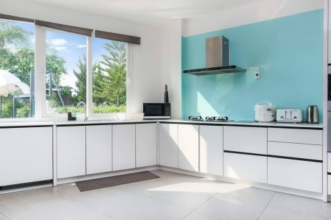 Villa in Pattaya, Thailand 4 bedrooms № 155670 - photo 11