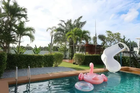 Villa in Pattaya, Thailand 4 bedrooms № 155670 - photo 22