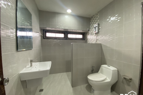 House in Bangkok, Thailand 4 bedrooms № 189373