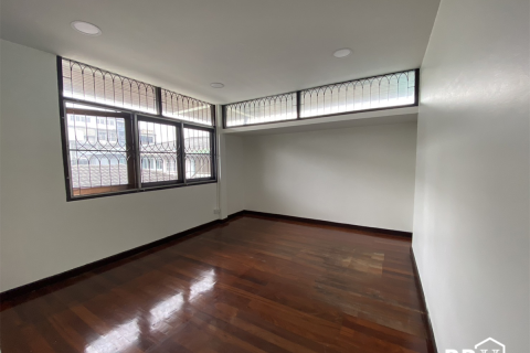 House in Bangkok, Thailand 4 bedrooms № 189373