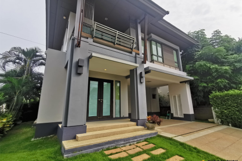 House in Bangkok, Thailand 3 bedrooms № 189374