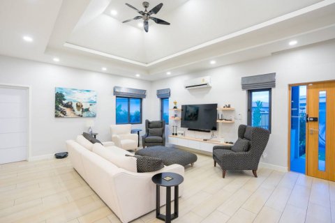 Вилла в Хуа Хине, Таиланд с 3 спальнями  № 114267 - фото 7