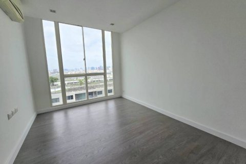 Кондоминиум с 2 спальнями в Дин Даенге, Бангкок, Таиланд № 114266 - фото 4