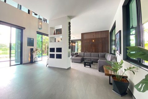 House in Chiang Mai, Thailand 6 bedrooms № 160095 - photo 2