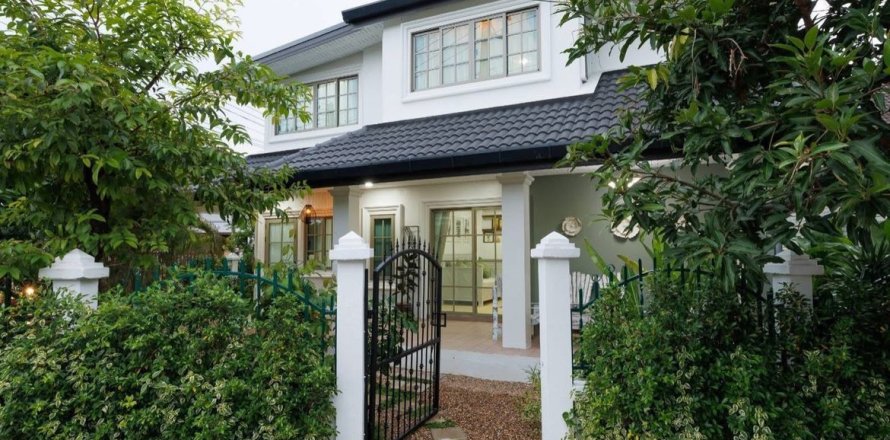 House in Chiang Mai, Thailand 5 bedrooms № 160096