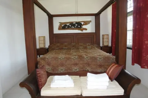 Casa de 5 dormitorios en Pattaya, Tailandia № 213779 - foto 3