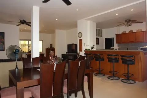 Casa de 5 dormitorios en Pattaya, Tailandia № 213779 - foto 2