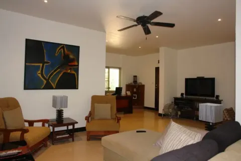 Casa de 5 dormitorios en Pattaya, Tailandia № 213779 - foto 5