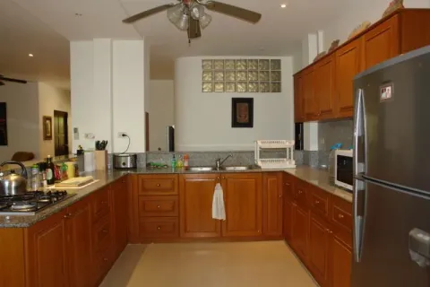 Casa de 5 dormitorios en Pattaya, Tailandia № 213779 - foto 6