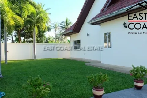 Casa de 3 dormitorios en Pattaya, Tailandia № 213780 - foto 5