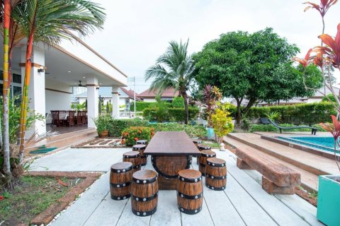 Villa in Pattaya, Thailand 4 bedrooms № 167607 - photo 5