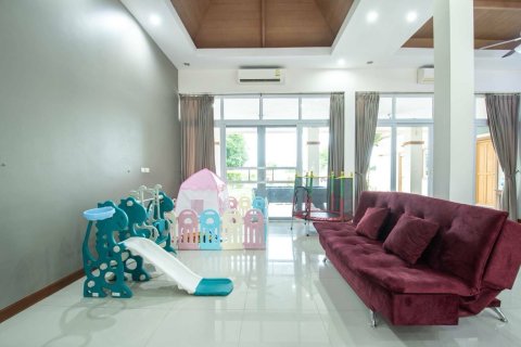 Villa in Pattaya, Thailand 4 bedrooms № 167607 - photo 14