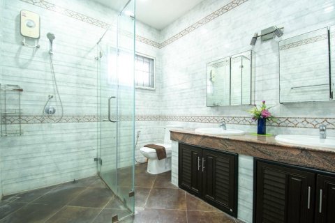 Villa in Pattaya, Thailand 4 bedrooms № 167607 - photo 21