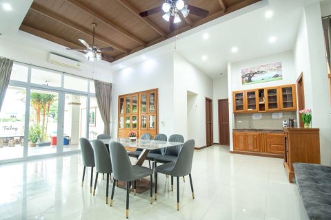 Villa in Pattaya, Thailand 4 bedrooms № 167607 - photo 16