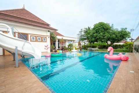 Villa in Pattaya, Thailand 4 bedrooms № 167607 - photo 4