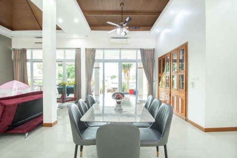 Villa in Pattaya, Thailand 4 bedrooms № 167607 - photo 17