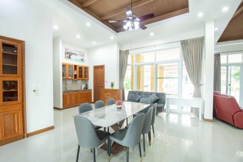 Villa in Pattaya, Thailand 4 bedrooms № 167607 - photo 15