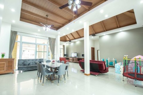Villa in Pattaya, Thailand 4 bedrooms № 167607 - photo 18