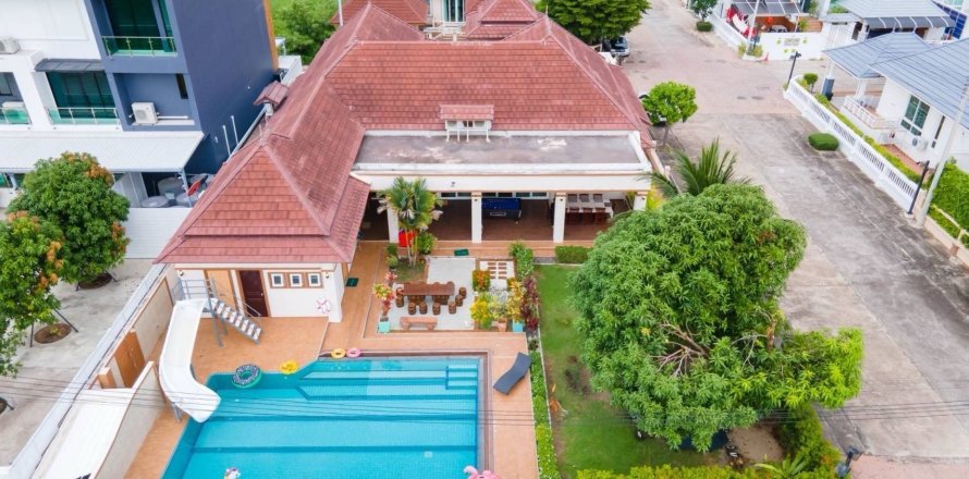 Villa in Pattaya, Thailand 4 bedrooms № 167607