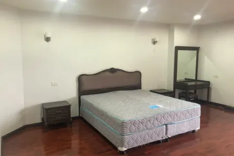 Condo à Watthana, Bangkok, Thaïlande, 3 chambres № 160800 - photo 11