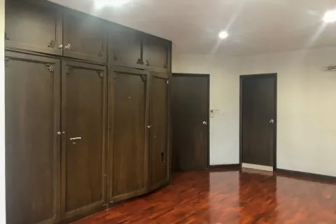 Condo à Watthana, Bangkok, Thaïlande, 3 chambres № 160800 - photo 17