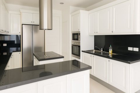 Condo in Watthana, Bangkok, Thailand, 3 bedrooms № 160805 - photo 7