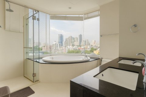 Condo in Watthana, Bangkok, Thailand, 3 bedrooms № 160805 - photo 10